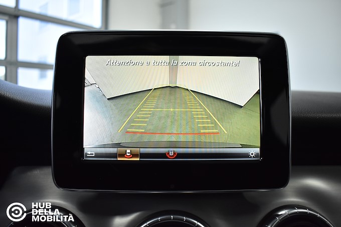 MERCEDES-BENZ CLA 180 d Automatic Premium